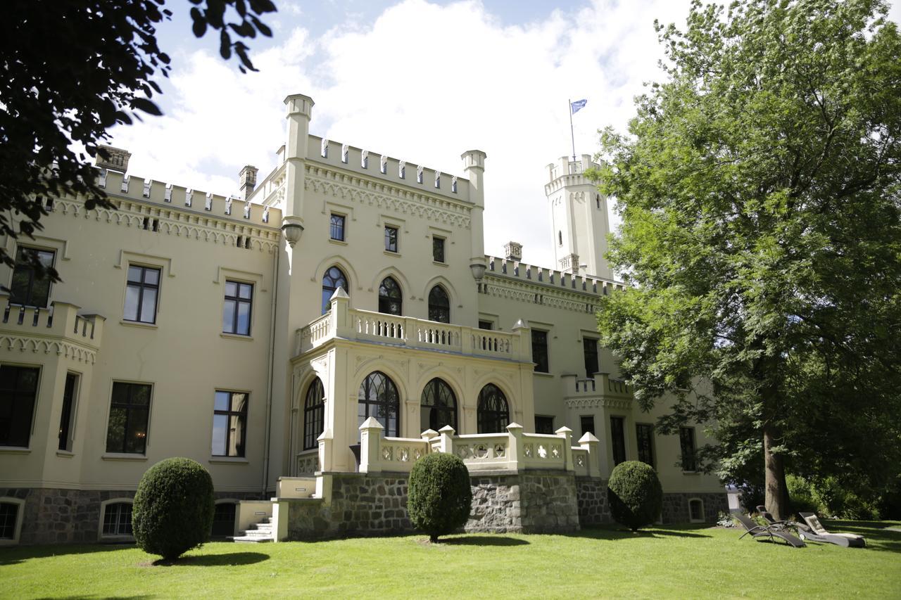 Romantik Hotel Schloss Reichenow Exterior foto