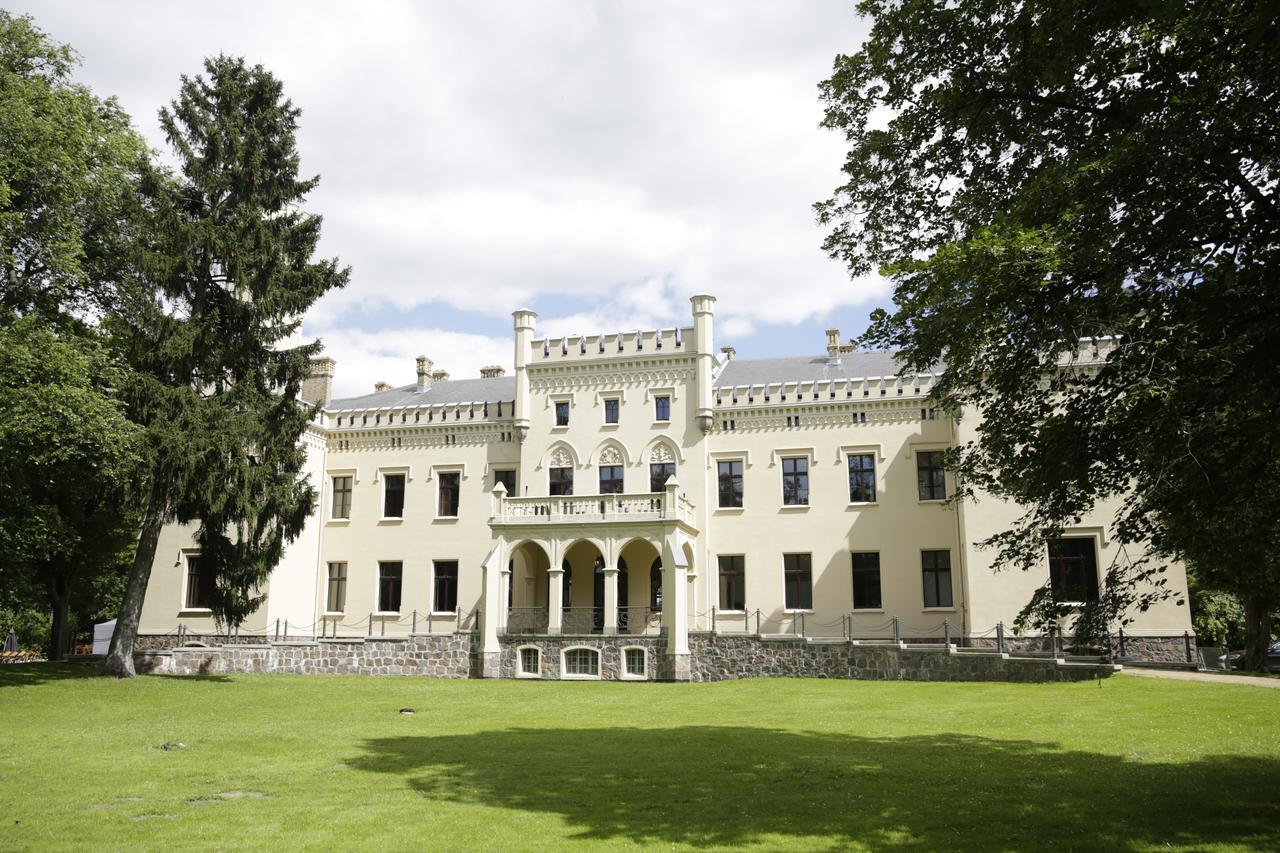 Romantik Hotel Schloss Reichenow Exterior foto